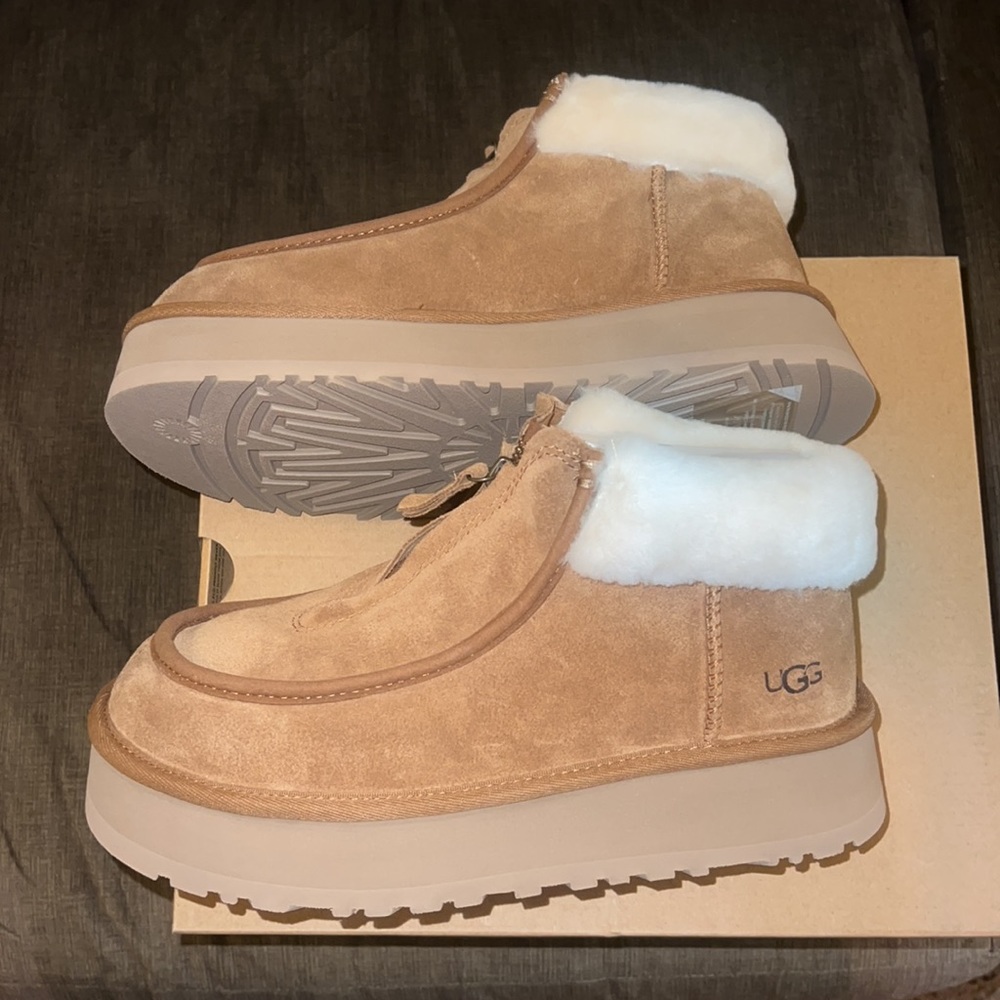 BRAND NEW!! UGG Funkette Boot